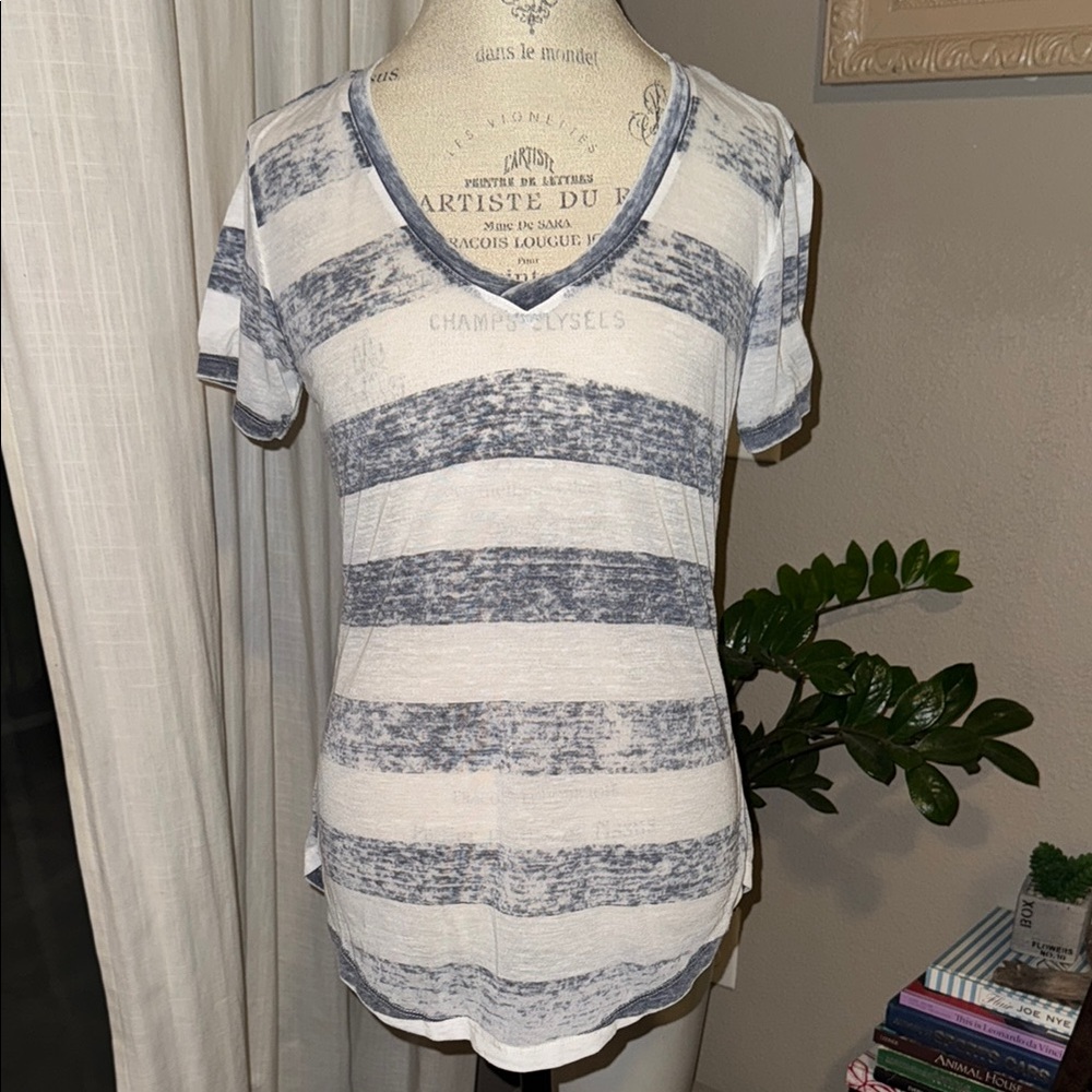 Fornia Striped V-Neck Women's Top soft lightweight shortsleeve shirt size Small